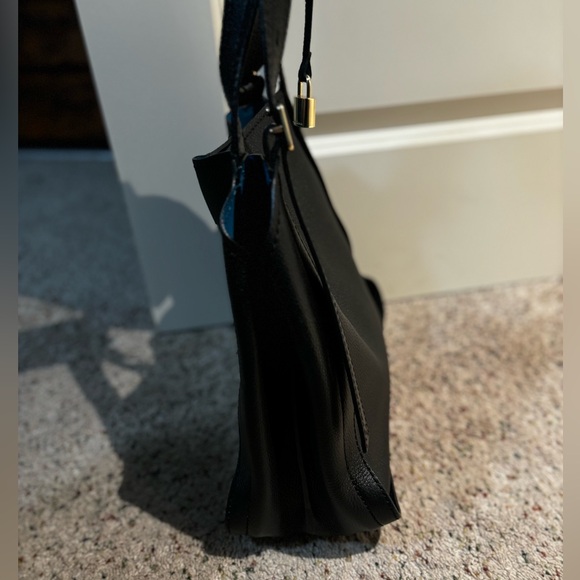 Marc Jacob’s, The Director Tote, logo and lock accented side tassel, EUC - Picture 14 of 16